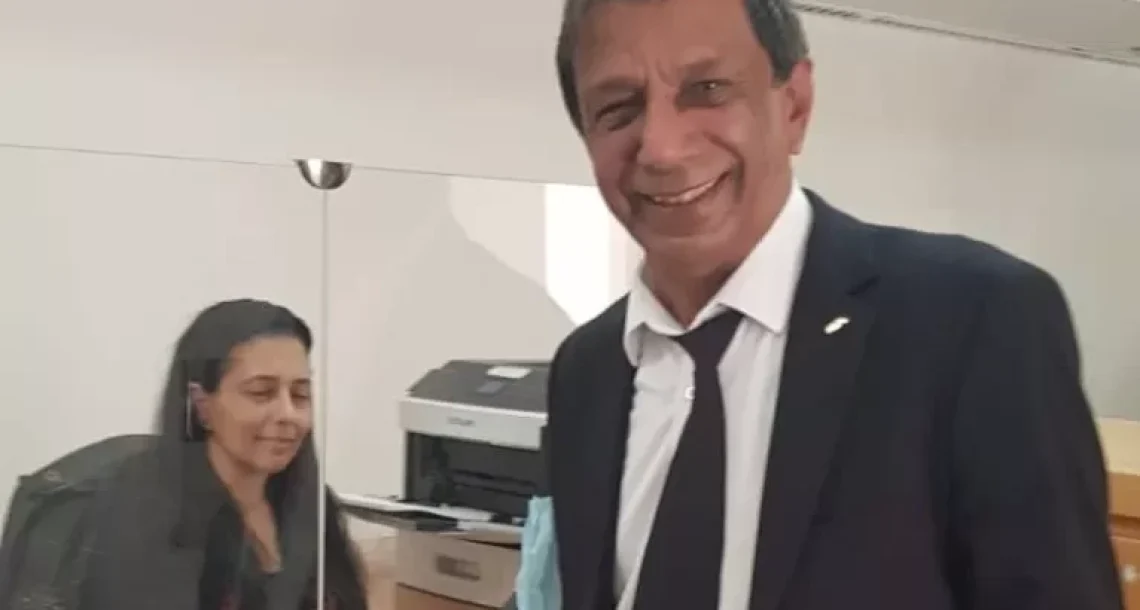 ראובן, שחרר! תן למפעל המים לצאת לדרך חדשה
