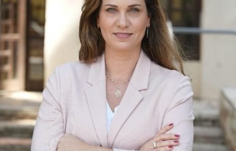 רעידת אדמה פוליטית בכפר סבא: שלי סבר פורשת — ומטיחה במכתב חריף האשמות נגד ראש העיר