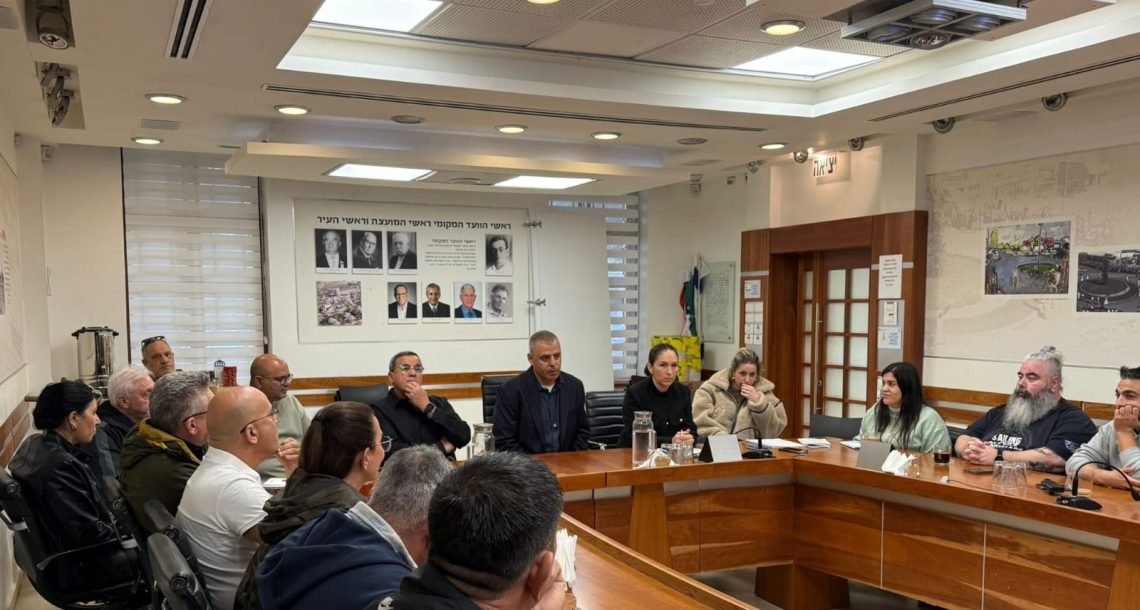 כפר סבא בכוננות מלאה לקראת מערכת הגשמים החריגה ב"ביירון": העירייה ערוכה לפעולה מיידית בצוותים מתוגברים וכוננים 24/7