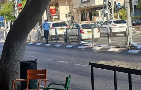 106? לא צריך, יש סגן ראש עיר: קובי פדוה יצא להסיר בעצמו שלטי ליכוד