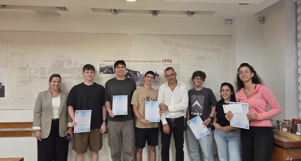 לראשונה בכפר סבא: העירייה העניקה מלגות לתלמידי תיכון מצטיינים המשתתפים בתוכנית "אקדמיה בתיכון"