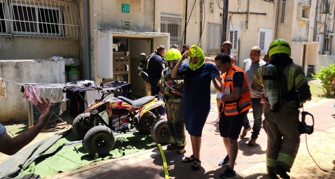 שריפה בבניין מגורים בכפר סבא: 7 נפגעים באורח קל, אין לכודים