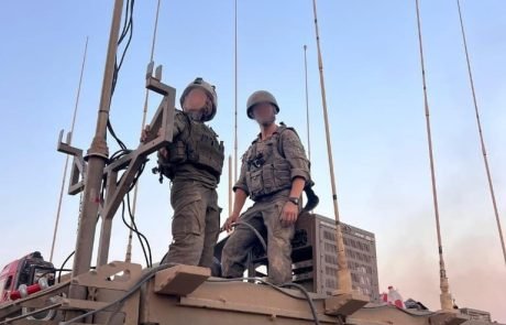 סגן ד’ מכפר סבא נבחרה למצטיינת מפקדת החטיבה: “עמדה בחזית הקשר המבצעי בעזה”