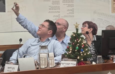 העץ של קובי ואיציק: כי למה לדון בתקציב כשהתפאורה חשובה יותר