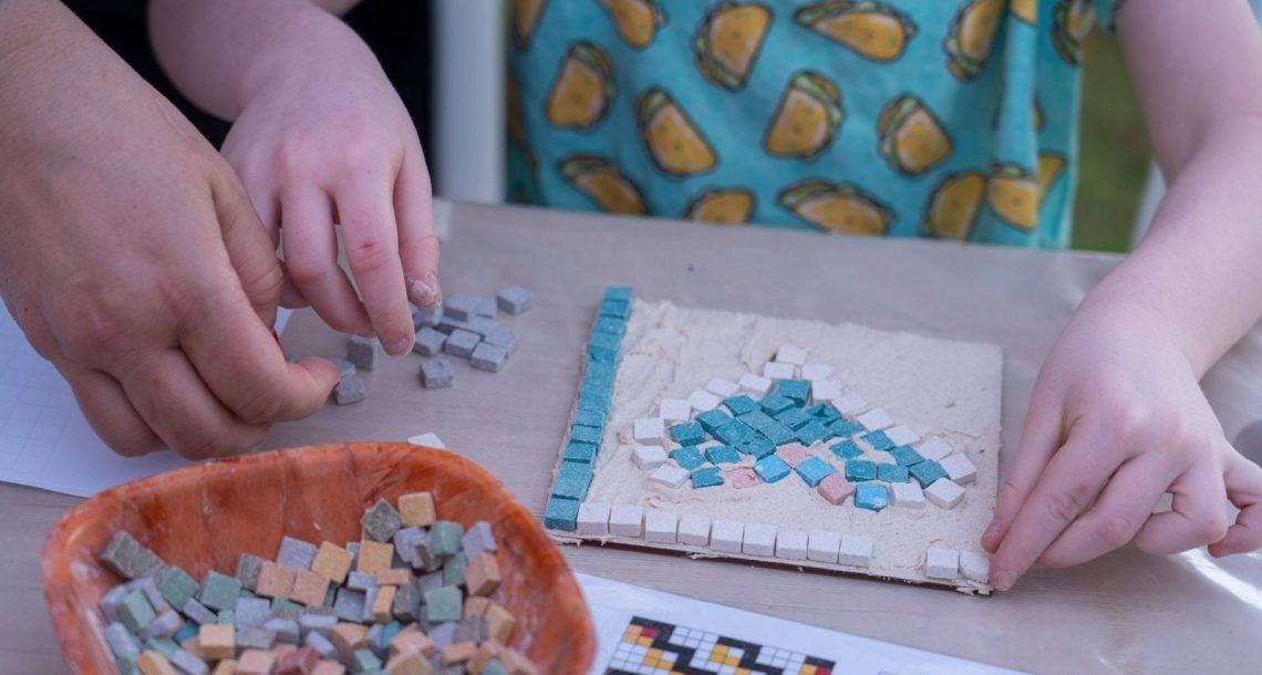 כפר סבא מקלה על ההורים ומחזקת את הילדים: פטור מתשלומי צהרונים לצד ליווי חינוכי ורגשי בתקופת החירום