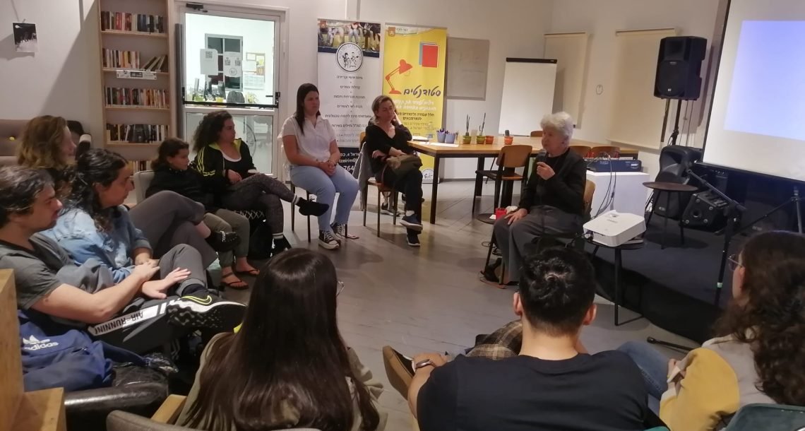 101 סלונים, סיפור אחד: כפר סבא מתכנסת לזיכרון השואה בצל המלחמה