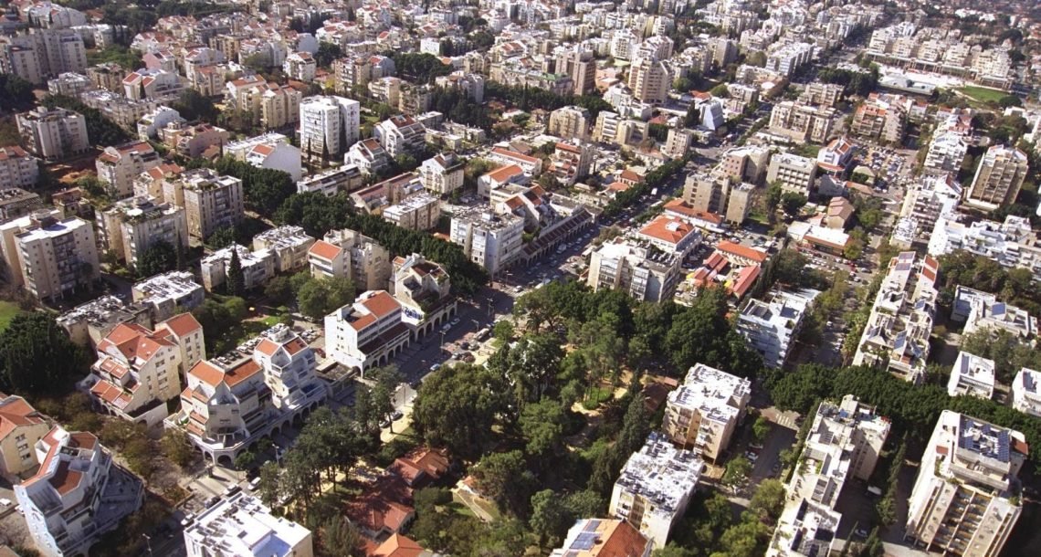 כפר סבא אישרה את צו הארנונה ל-2027: העלאה של 3.05% בלבד בהתאם לחוק, ללא תוספת עירונית