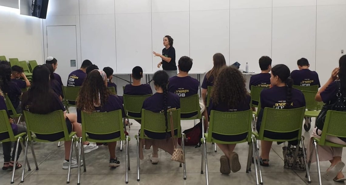 מעצימים את בני הנוער: במסגרת מיזם ייחודי של עיריית כפר סבא – "אקסטרה ג'וב"