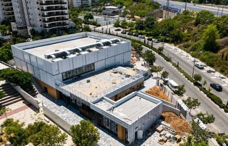 שלושה פרויקטים, עיר אחת: החברה הכלכלית בכפר סבא עם שורת עבודות בשלבי סיום