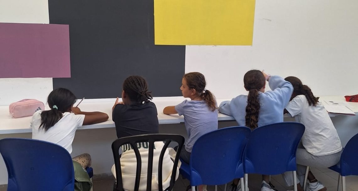 מתנדבי עמותת שניר התגייסו לשיפוץ חללי הלימוד בבית הנוער "קדימה – ווסטרן דיגיטל" בכפר סבא