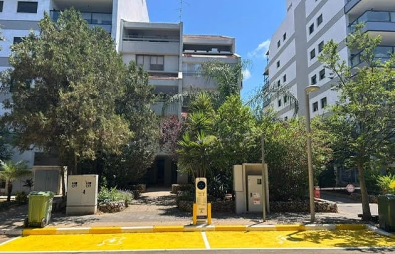  עמדת טעינה חדשה מול בית החולים מאיר מצטרפת למהפכת התחבורה הירוקה בעיר